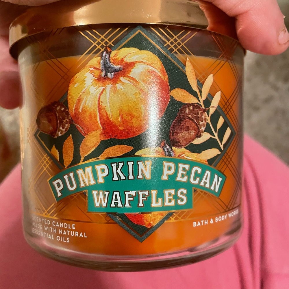 Bath & body pumpkin pecan waffles candle